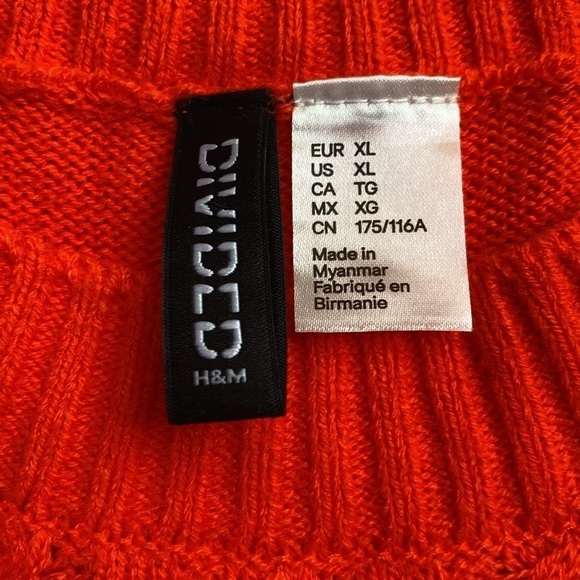 Divided stripped cropped sweater vest in vibrant colors. - Picture 5 of 11